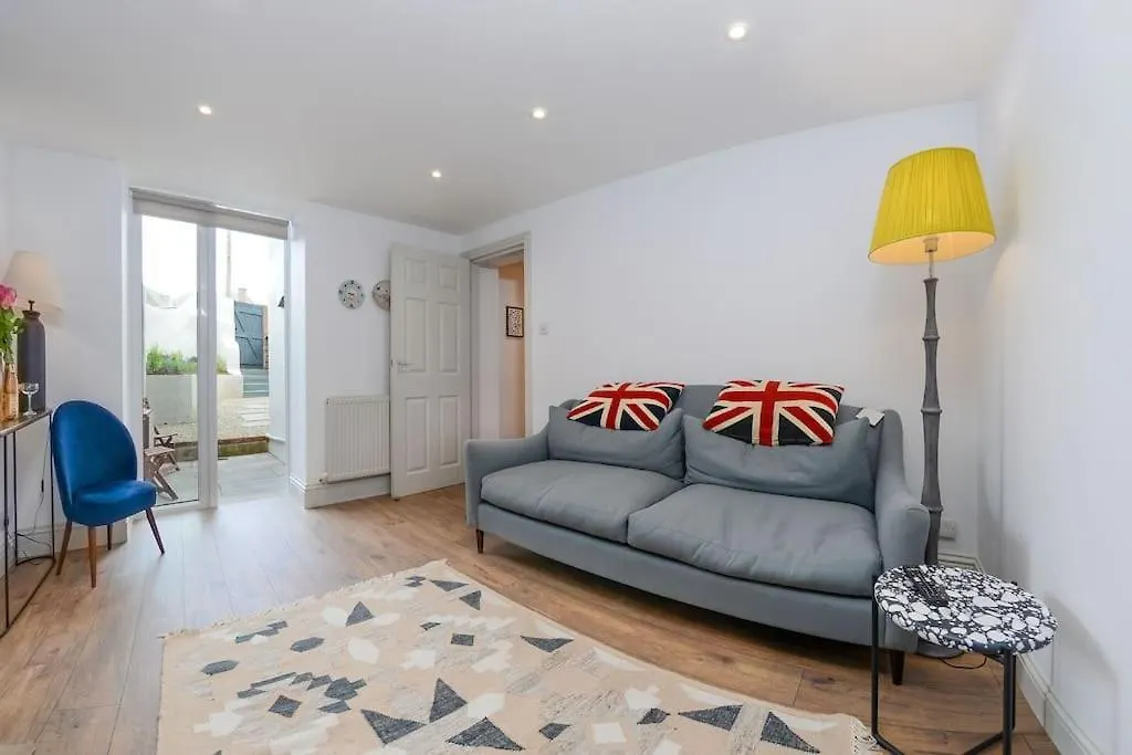 וויטבי Apartment West With Free Parking
