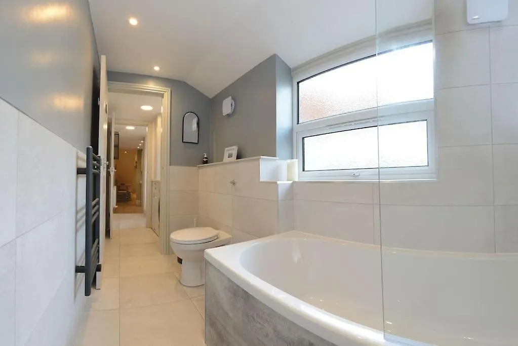 וויטבי Apartment West With Free Parking בריטניה