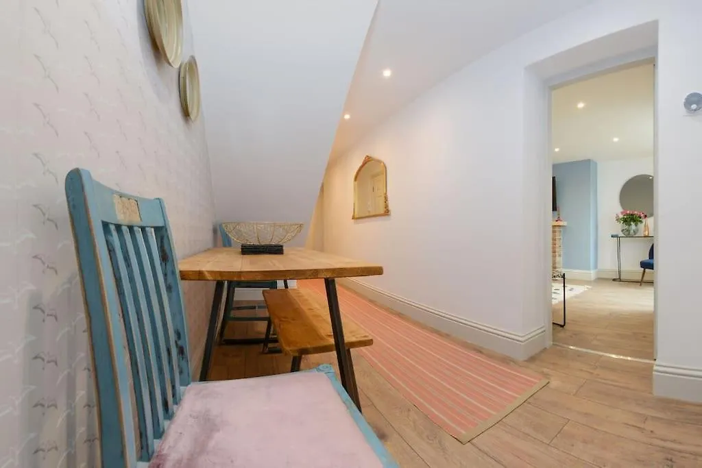 Apartment West With Free Parking Whitby