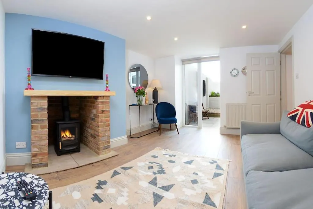 Apartment West With Free Parking Whitby